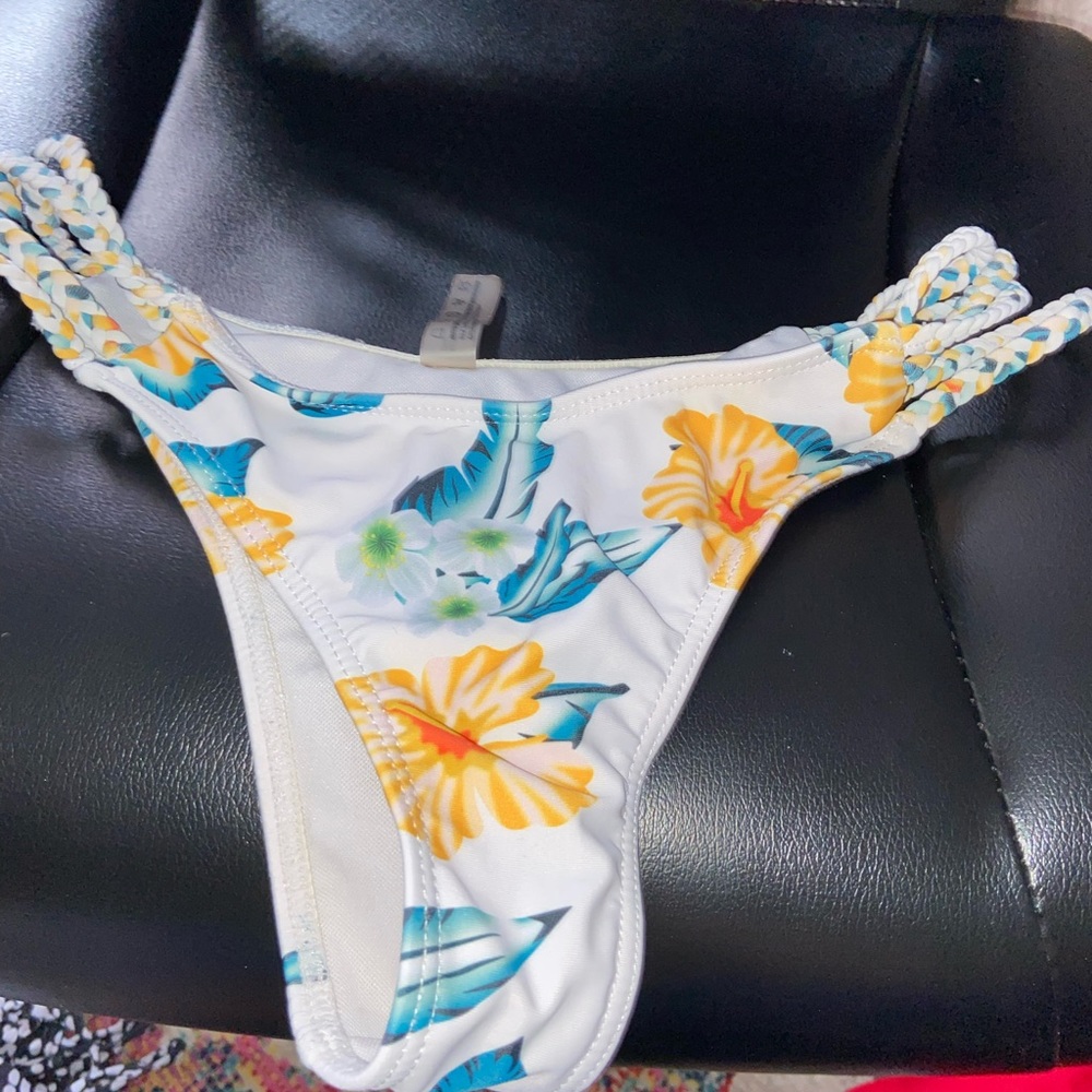 Bikini bottoms